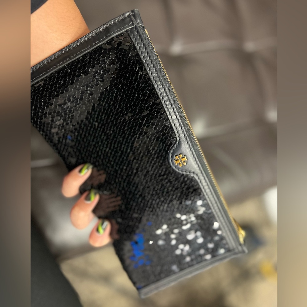 💯 Authentic Tory Burch long wallet